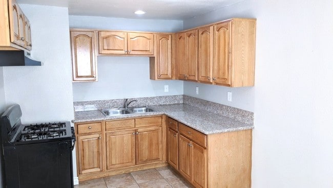 Foto del edificio - 1604 N H St