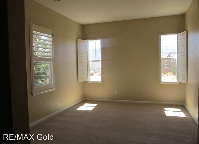 Building Photo - 4 br, 2.5 bath House - 2055 Heavenly View ...