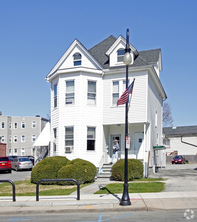 Primary Photo - 35 Beekman Ave