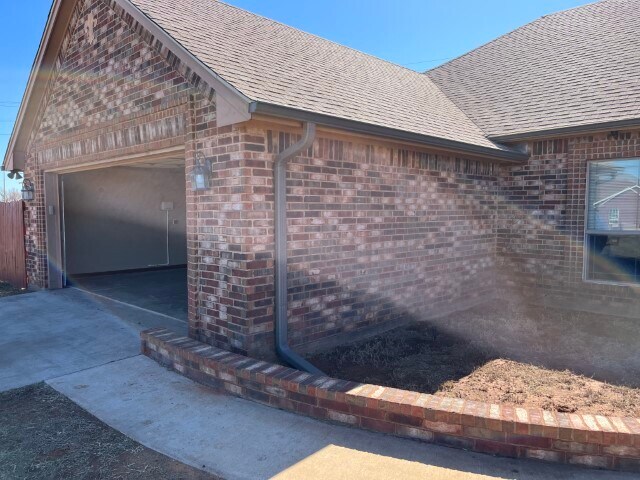 Building Photo - 394 NE Simmons Cir