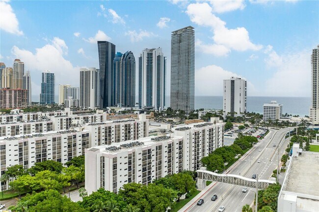 Foto del edificio - 16909 N Bay Rd