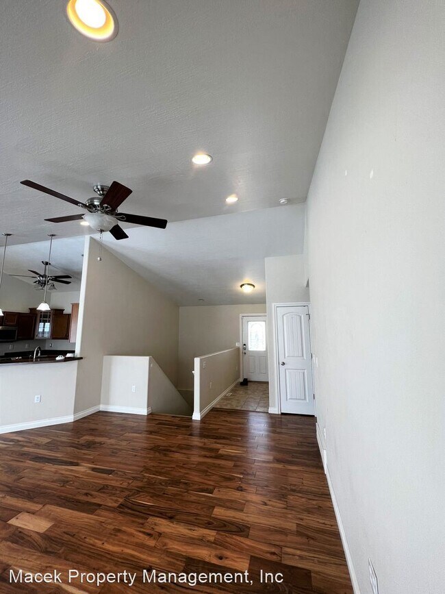 Foto del edificio - 5 br, 3 bath House - 1105 38th Ave NE