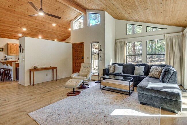 Building Photo - 1490 Valley Ranch Cir