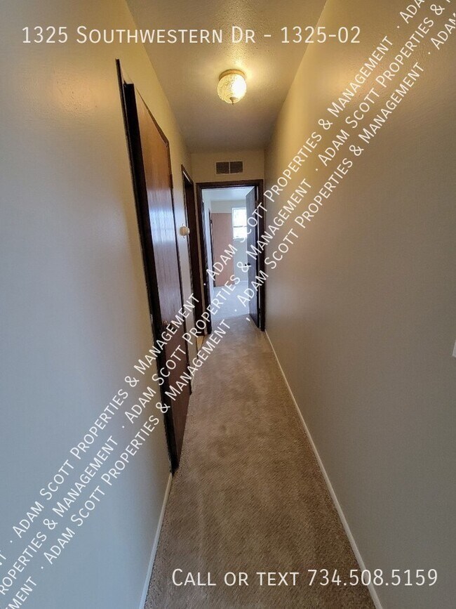 Foto del edificio - 1325 Southwestern Dr
