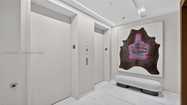 Foto del edificio - 300 Biscayne Blvd