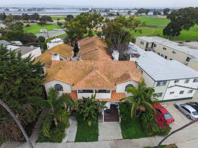 Foto del edificio - 4930 W Point Loma Blvd