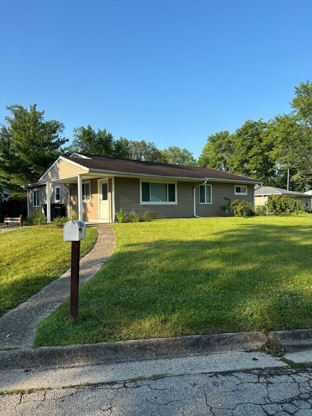 Primary Photo - Remodeled 4 bedroom, 2 bath house