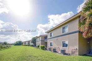 Foto del edificio - 1049 Golden Lakes Blvd