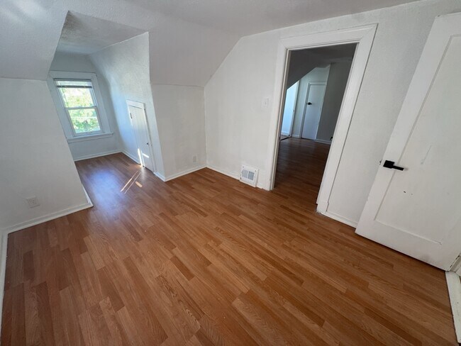 Foto del edificio - 6740 Robbins Ave