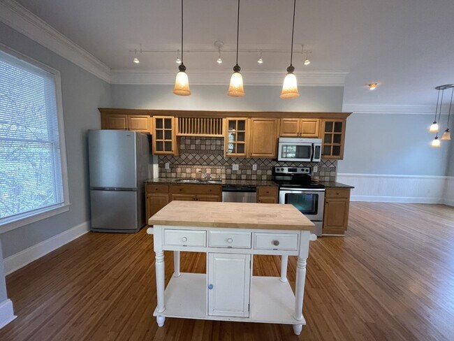 Building Photo - PRE-LEASING FOR AUGUST 2025!