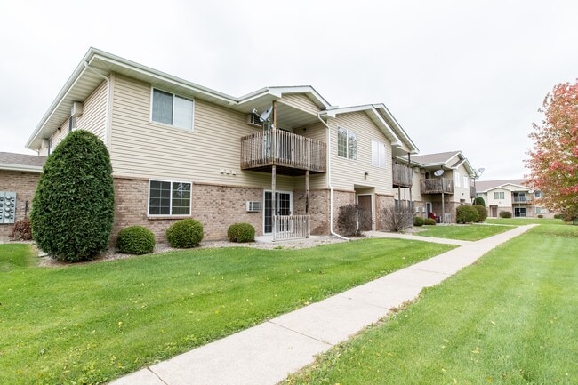 Building Photo - Charlotte Court Apartments