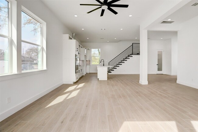 Foto del edificio - 6816 Hartland St