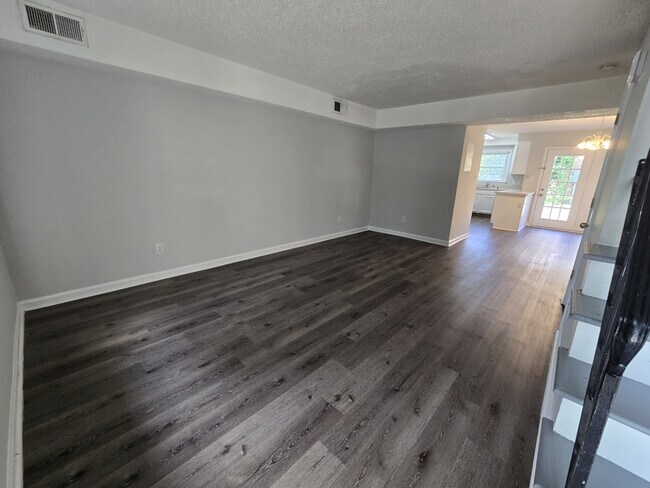 Foto del edificio - 4812 Blue Bird Ct