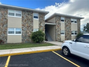 Building Photo - 1741 Kent Dr