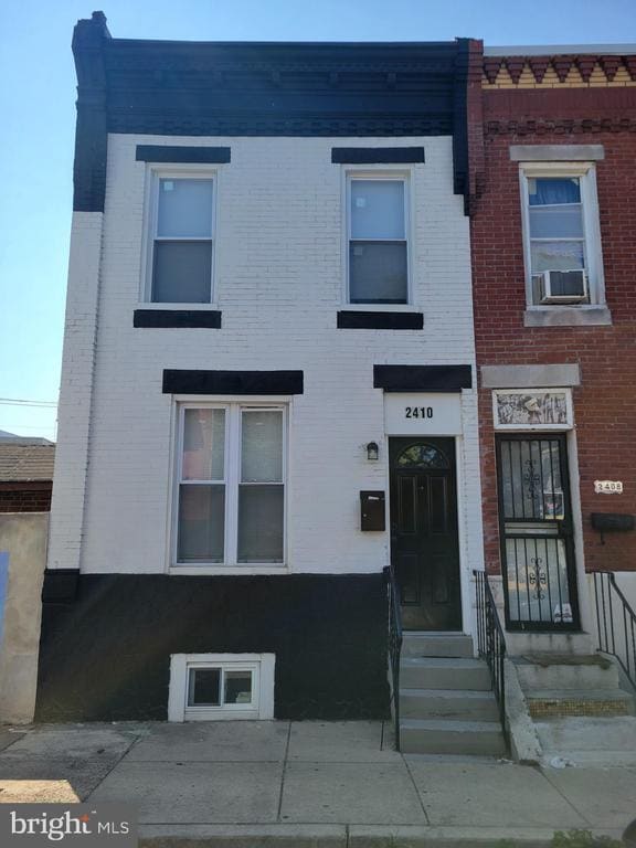 Building Photo - 2410 S Sheridan St