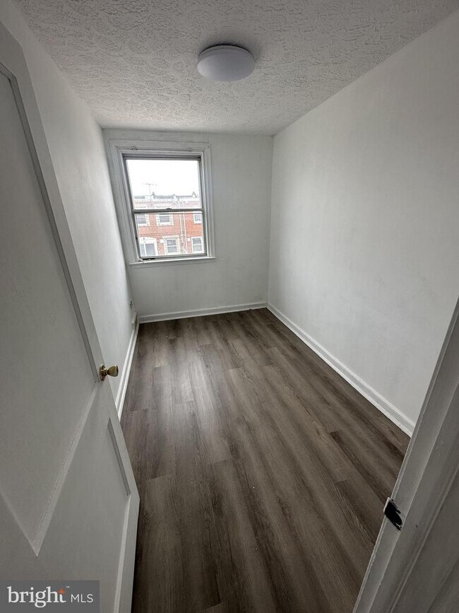 Foto del edificio - 2107 Brighton St
