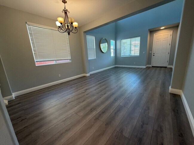 Building Photo - AVAILABLE NOW! LEASE TODAY! 4 Bedroom 3 Bath Elk Grove Home with Bonus Room!