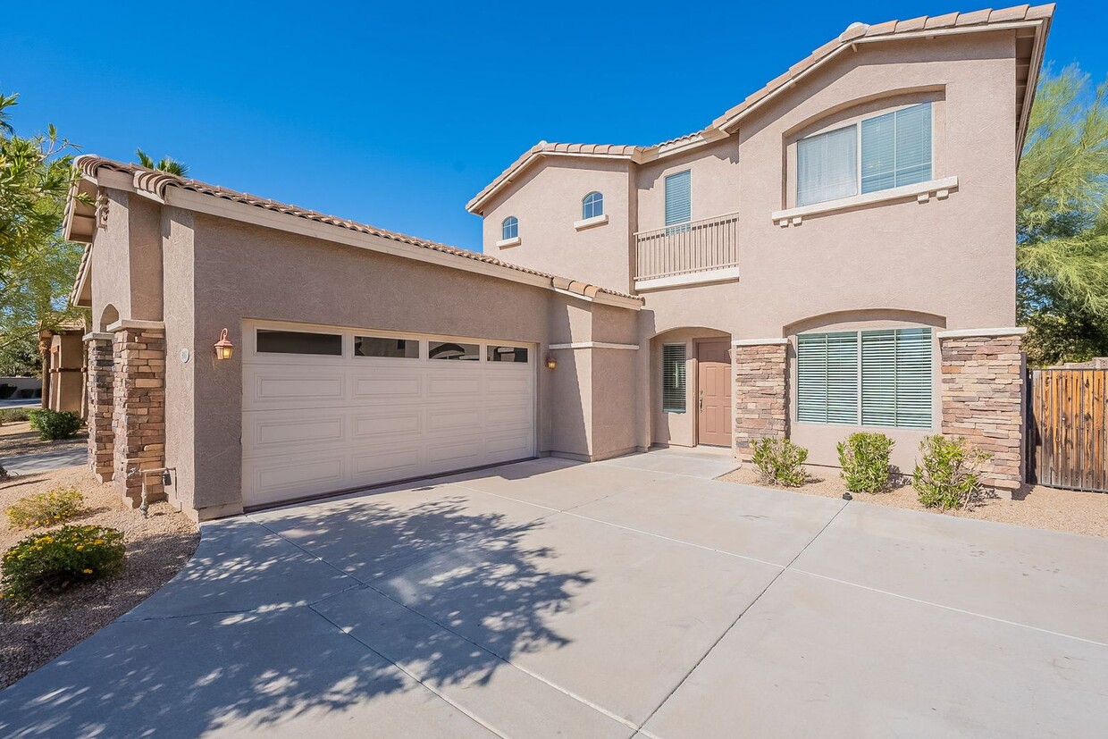 Primary Photo - Charming Gated Community Chandler Home wit...