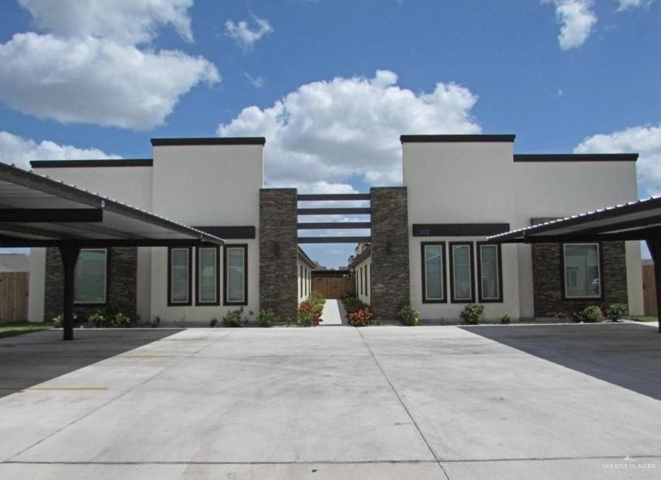 Primary Photo - 202 Fig Dr