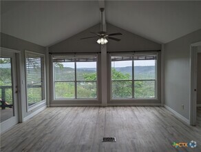 Building Photo - 744 Hill Top Dr