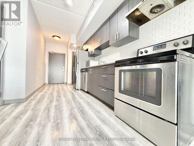 Building Photo - 275 Larch St