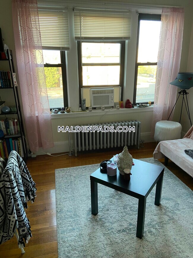 Foto del edificio - 349 Pleasant St.