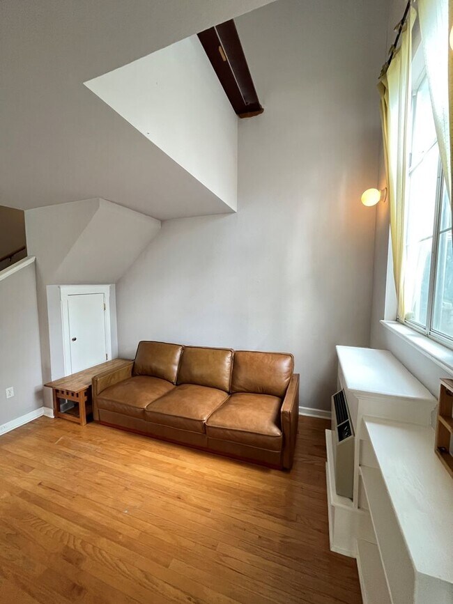 Foto del edificio - 1 bedroom 1 bath townhome near campus and ...