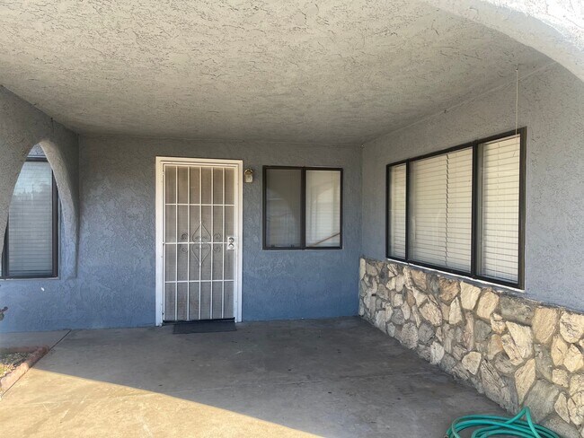 Foto del edificio - 3BD/1.5BA House -24701 Starcrest Dr.  Moreno Valley, CA 92553