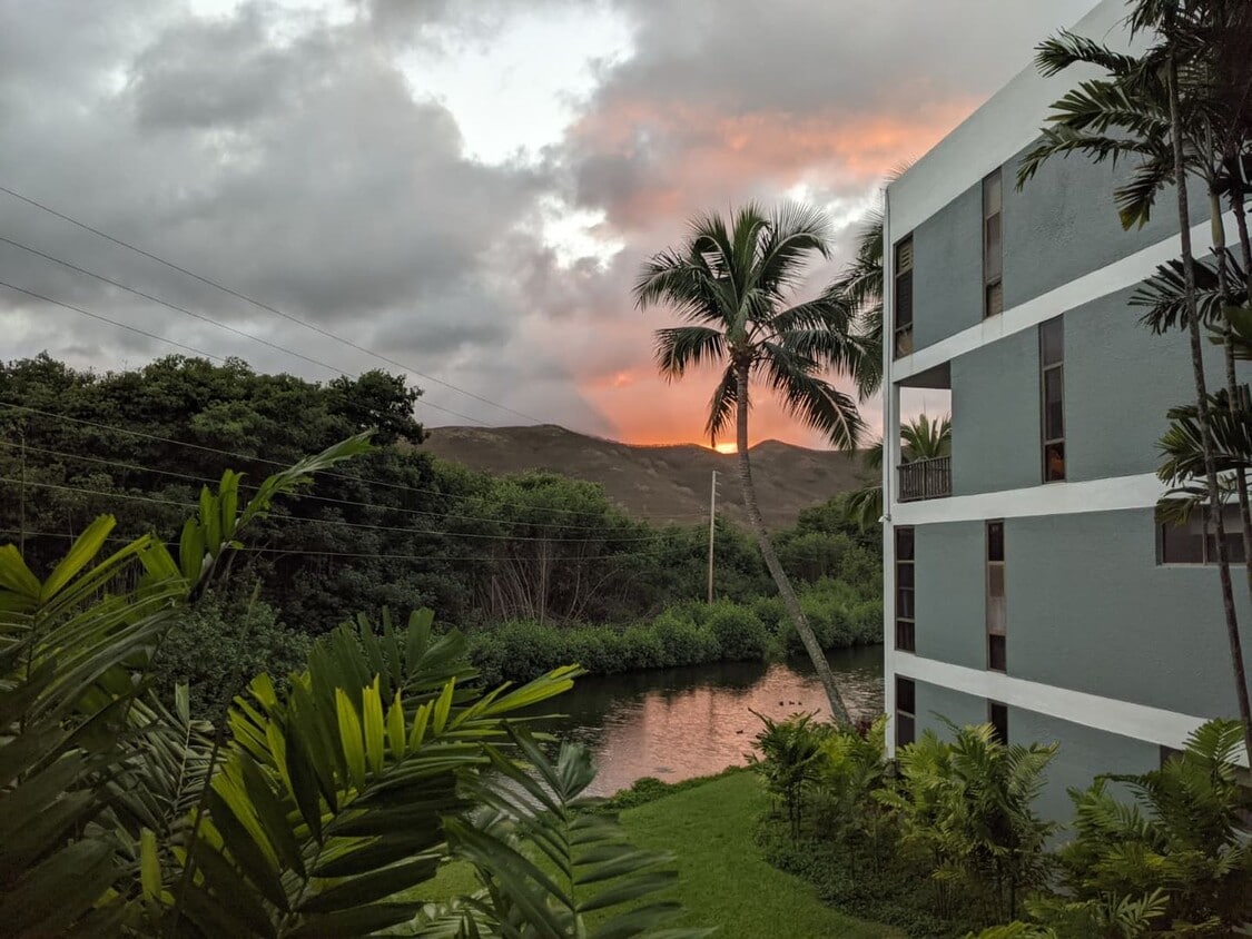 3 bedrooms, 2 full bathrooms Quiet End Unit - 3 bedrooms, 2 full bathrooms Quiet End Unit