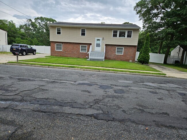 Building Photo - 1455 E Forks Rd