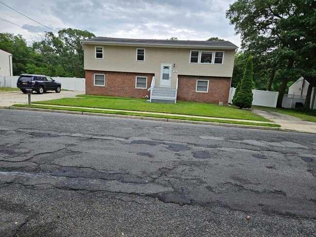 Building Photo - 1455 E Forks Rd