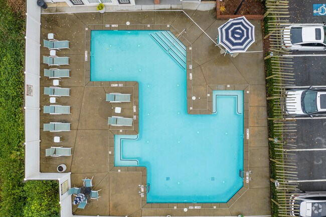 Piscina - Lakeshore Crossing