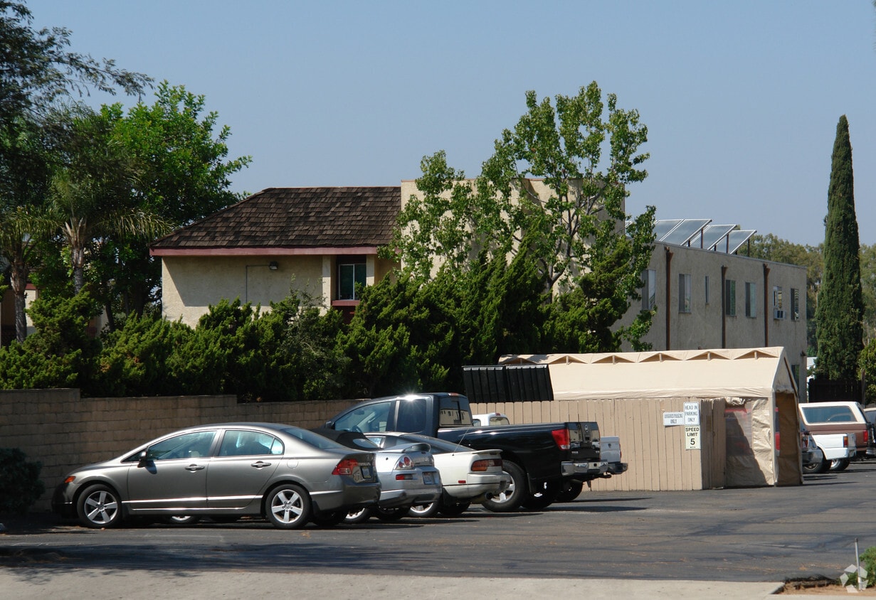 Building Photo - 1026 E Washington Ave