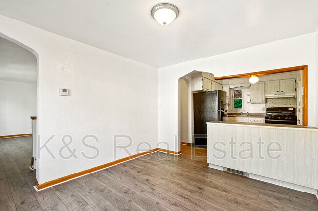 Foto del edificio - 823 Hartman St