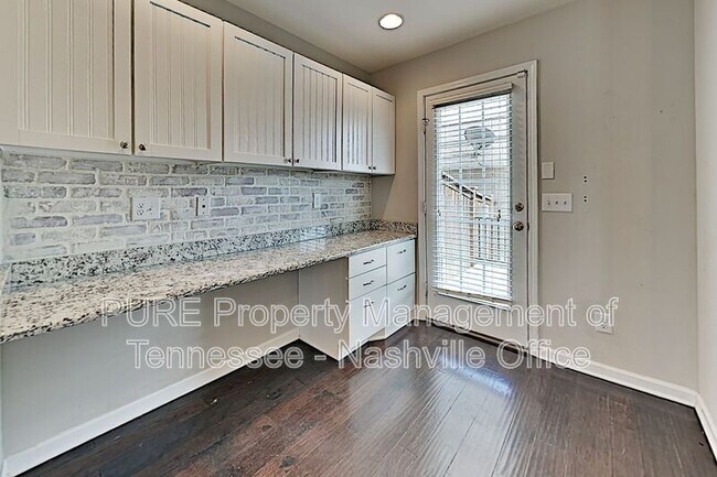 Building Photo - 2521 River Trail Dr