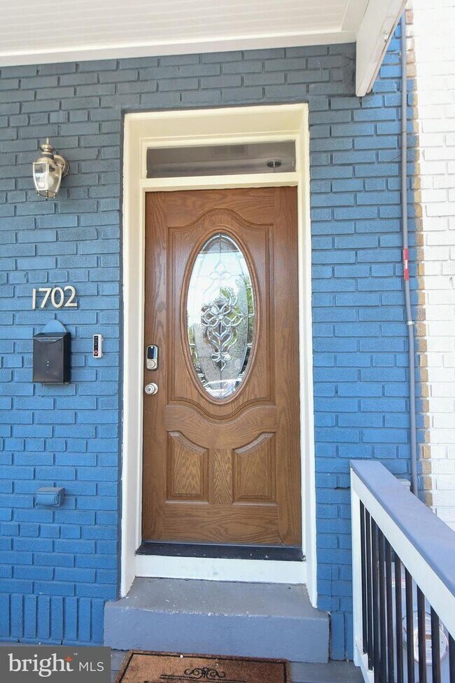 Foto del edificio - 1702 Montello Ave NE