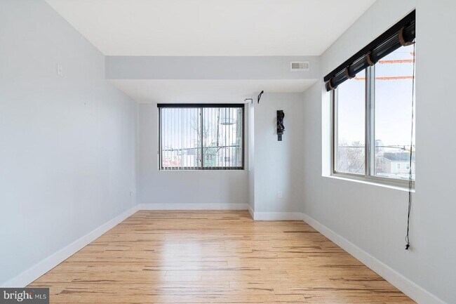 Building Photo - 900 N 16th St