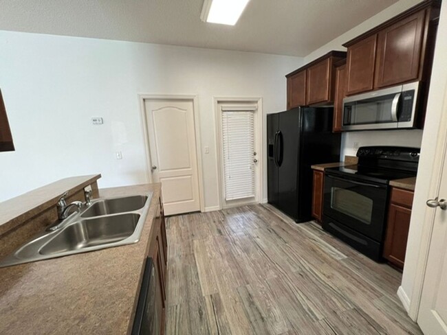 Building Photo - 3/2.5 Townhouse at Beacon Park - Available...