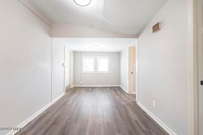 Foto del edificio - Rogers Ave