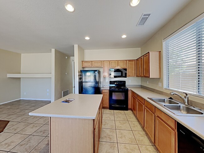 Building Photo - 17514 W Ocotillo Ave