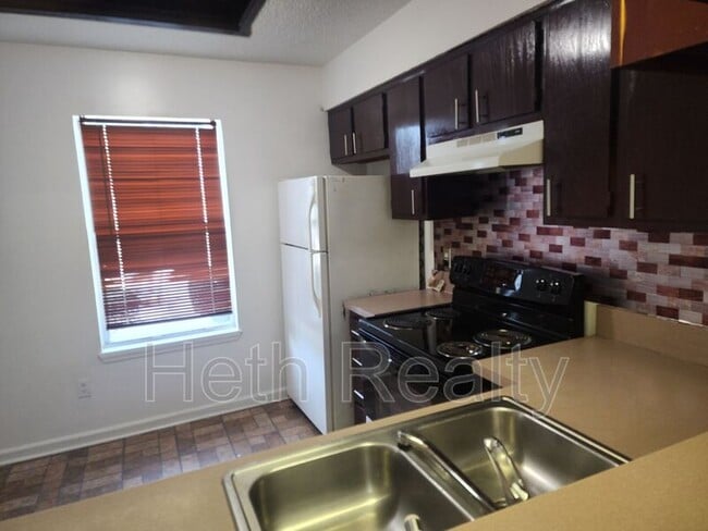 Foto del edificio - 4647 Barnes Rd S