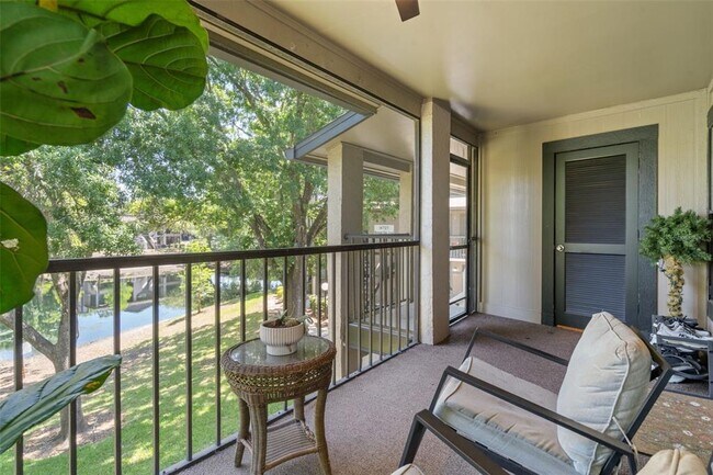 Foto del edificio - 14733 Norwood Oaks Dr