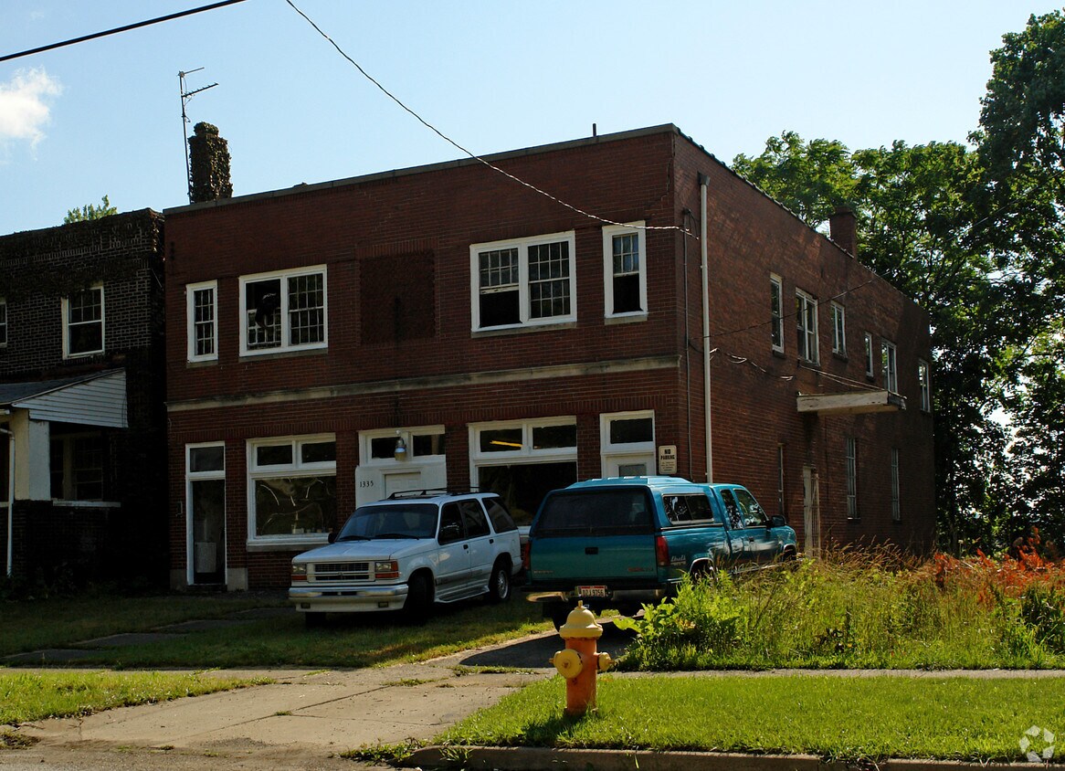 Primary Photo - 1335 Elm St