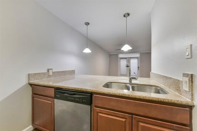 Foto del edificio - 3300 Yorktown St