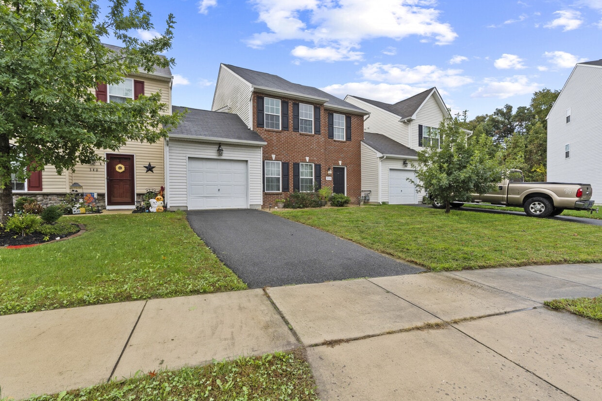 Primary Photo - 338 Camerton Ln