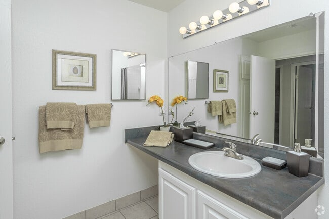 Interior Photo - Essex At Hampton