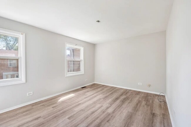 Foto del edificio - 3075 Kingston Ct