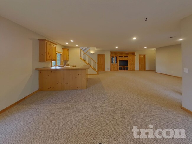 Building Photo - 1202 Adrian Dr