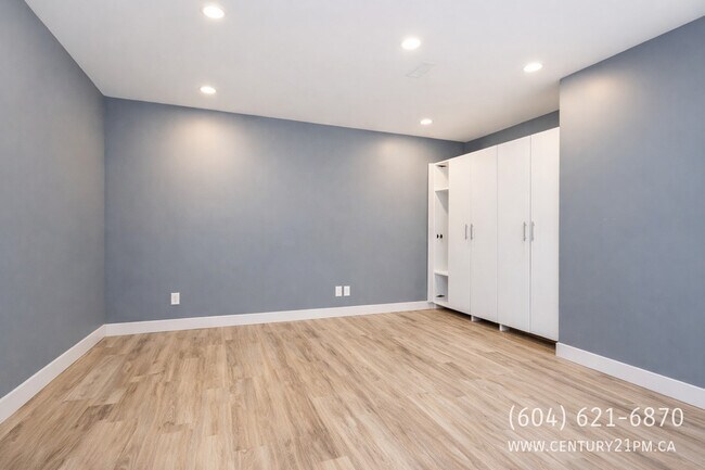 Photo du bâtiment - 33270 Shelley Ave