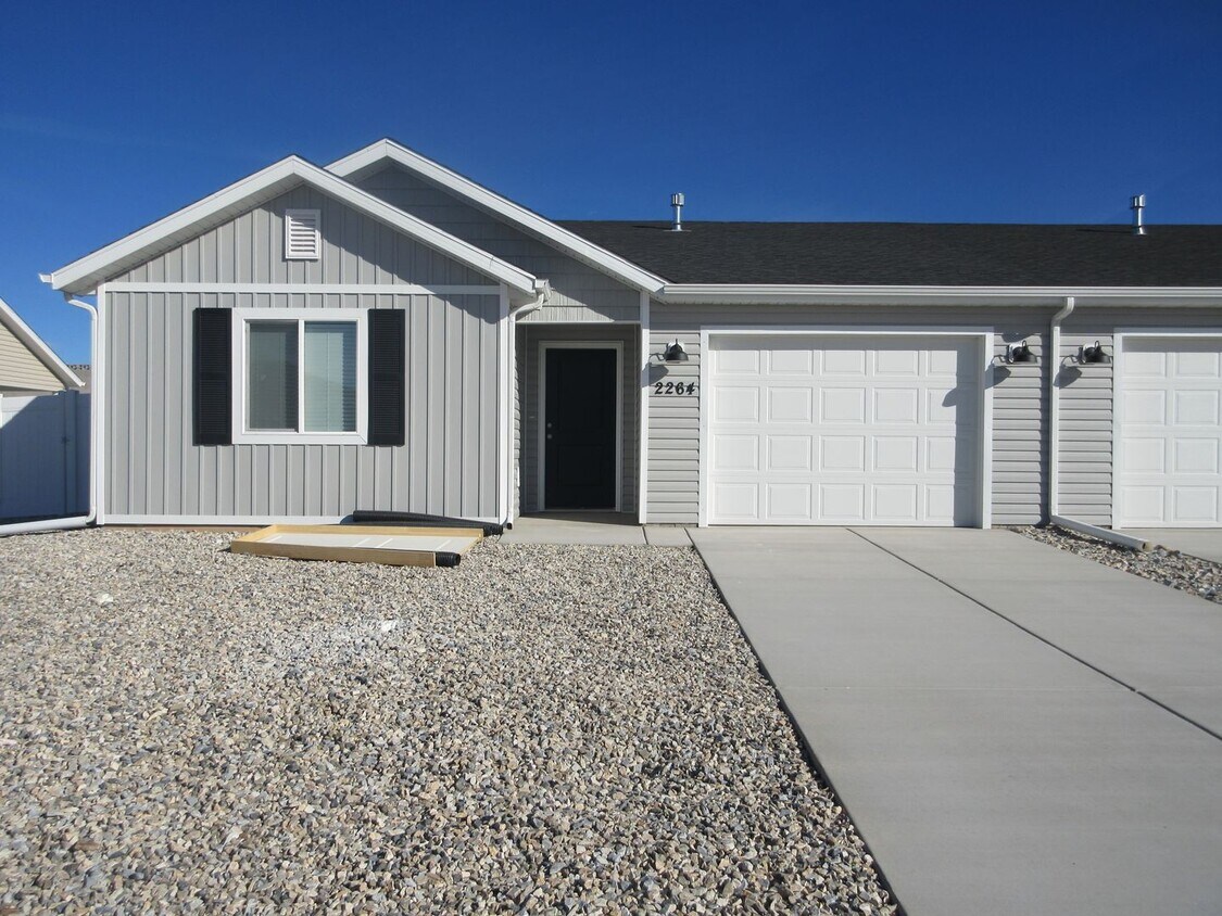 Foto principal - 3 Bed - 2 Bath -Newer Construction Single ...